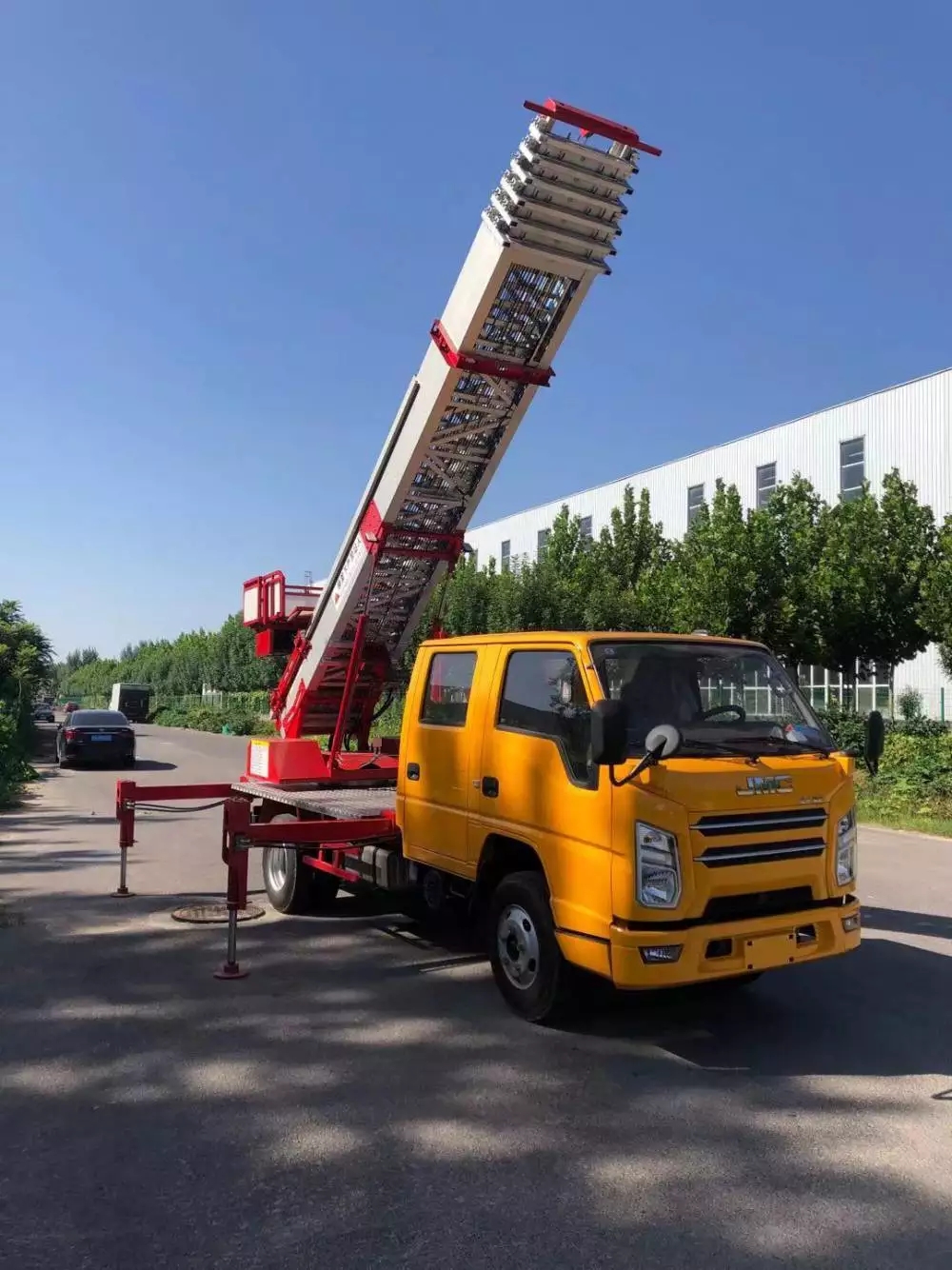 融水附近的云梯车出租服务：轻松解决高空作业需求